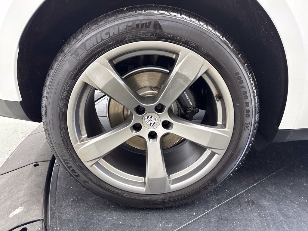 Certified 2024 Porsche Macan AWD/4WD image 15
