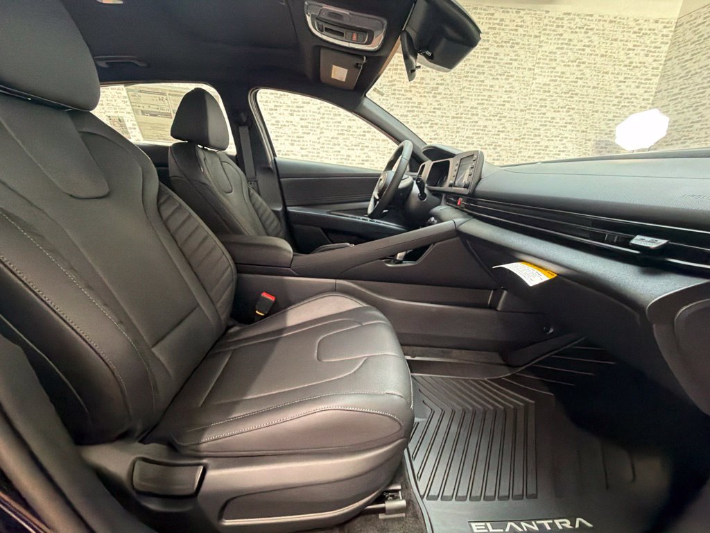 New 2026 Hyundai Elantra SEL Sport FWD image 11