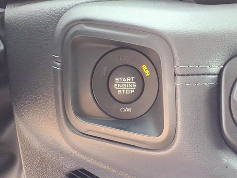 Used 2025 Jeep Wrangler Sahara image 25