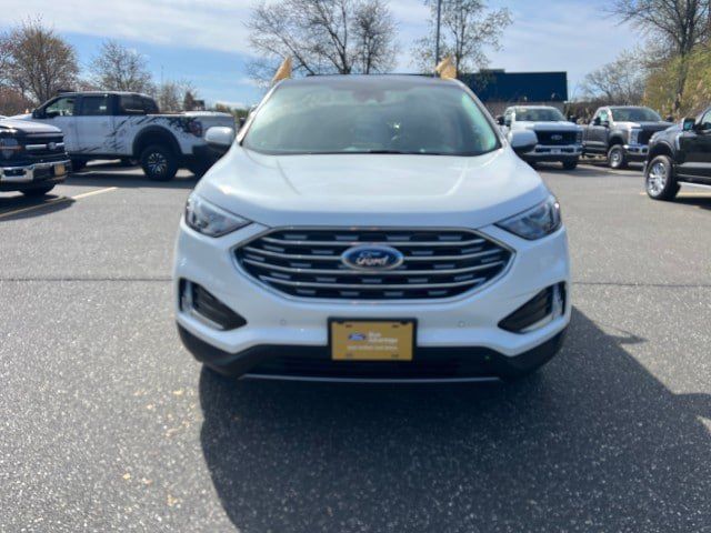 Used 2022 Ford Edge Titanium AWD/4WD image 2