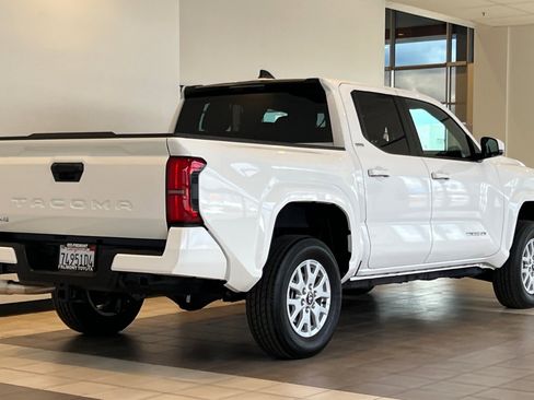 Certified 2025 Toyota Tacoma SR5 image 4
