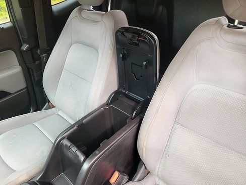 Used 2017 Chevrolet Colorado W/T image 33