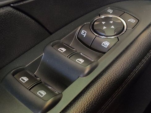 Used 2019 Ford Explorer Limited w/ Ford Safe & Smart Package FWD image 27