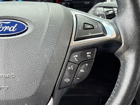 Used 2017 Ford Edge Titanium w/ Technology Package FWD image 20