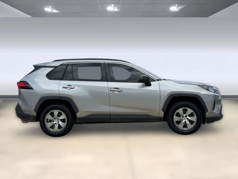 Used 2019 Toyota RAV4 LE FWD image 8