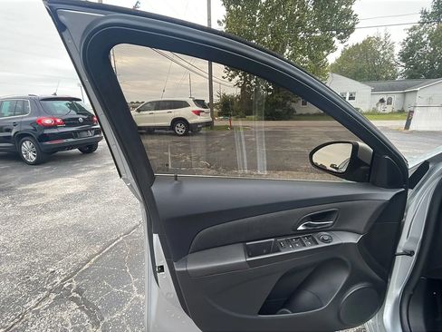 Used 2016 Chevrolet Cruze LT image 17