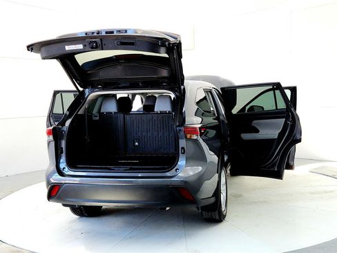 Certified 2024 Toyota Highlander LE image 11