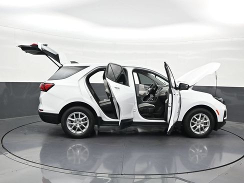 Used 2022 Chevrolet Equinox LS FWD image 32