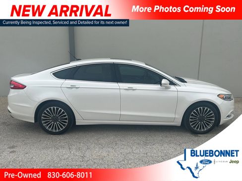 Used 2017 Ford Fusion SE w/ Fusion SE Technology Package FWD image 1