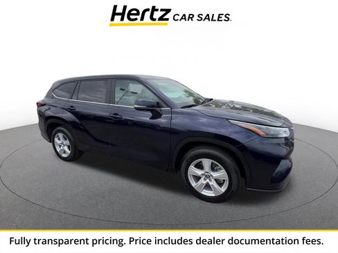 Used 2025 Toyota Highlander LE FWD image 1