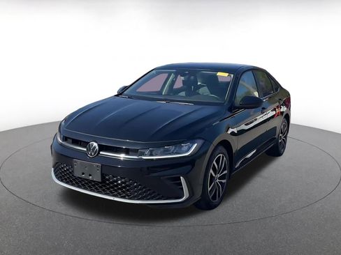 Used 2025 Volkswagen Jetta SE image 4