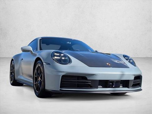 Used 2025 Porsche 911 Carrera image 3