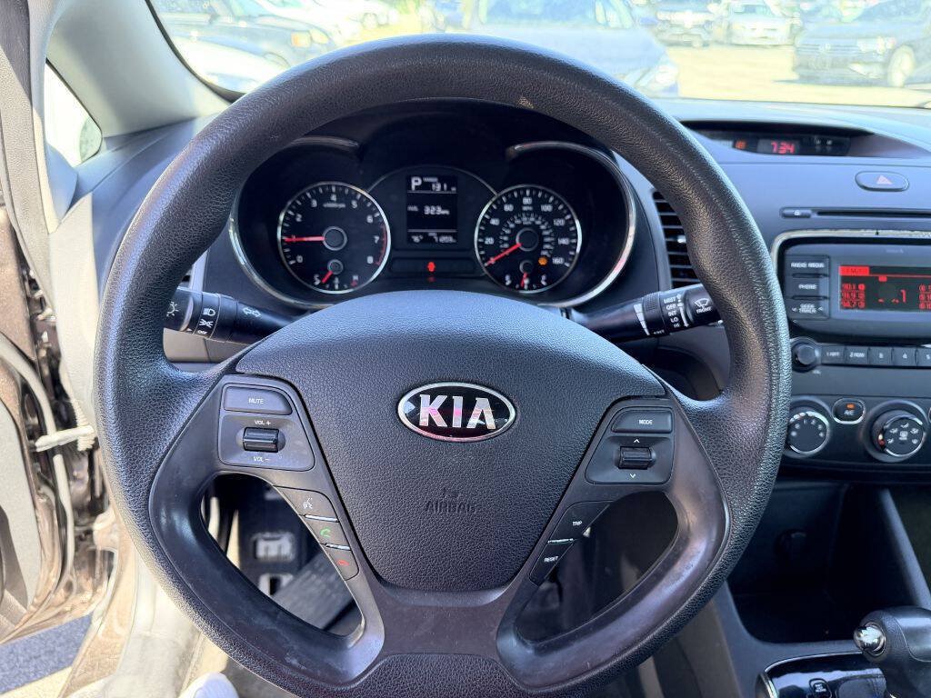 Used 2017 Kia Forte LX FWD image 9