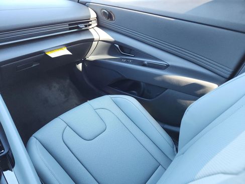 New 2026 Hyundai Elantra Limited image 11