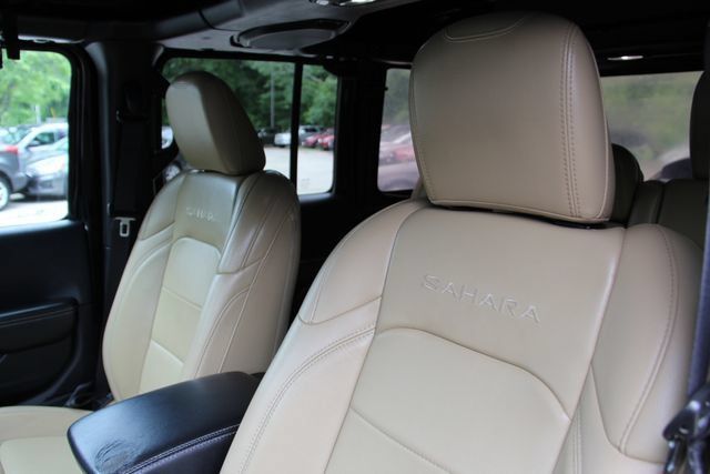 Used 2018 Jeep Wrangler Unlimited Sahara AWD/4WD image 17