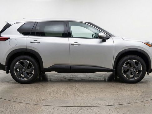 Used 2025 Nissan Rogue SV AWD/4WD image 11