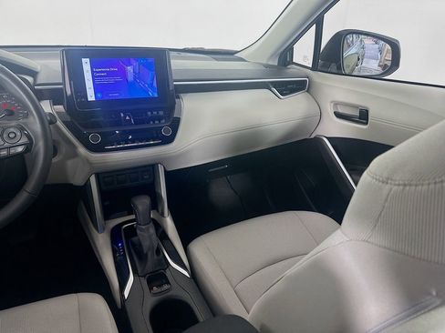 Used 2024 Toyota Corolla Cross LE image 23