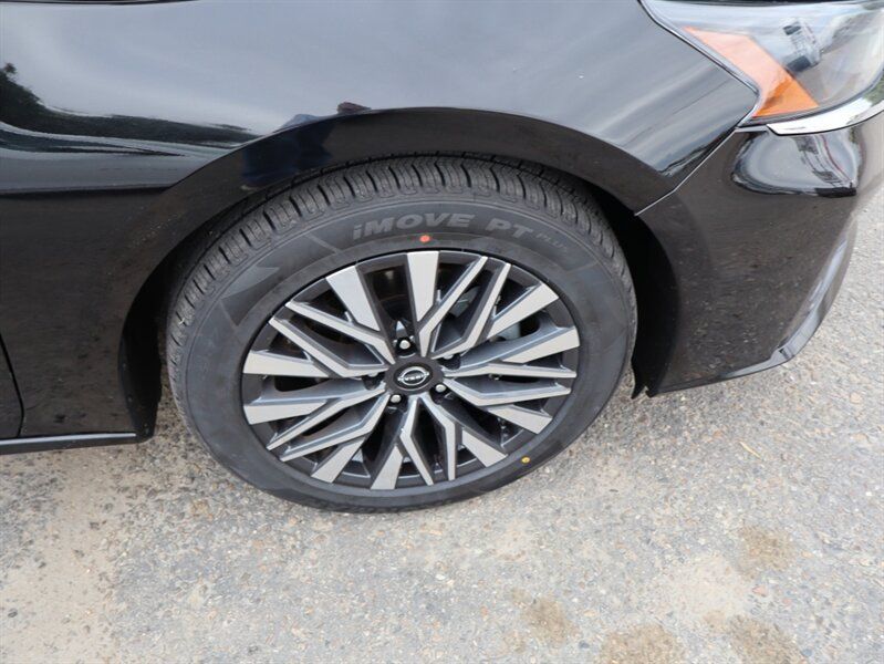 Used 2023 Nissan Altima 2.5 SV FWD image 26