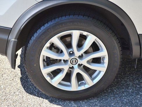 Used 2022 Nissan Rogue Sport SV w/ Technology Package image 11