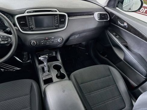 Used 2018 Kia Sorento FWD image 24