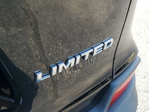 Used 2022 Jeep Cherokee Limited w/ Elite Package AWD/4WD image 39