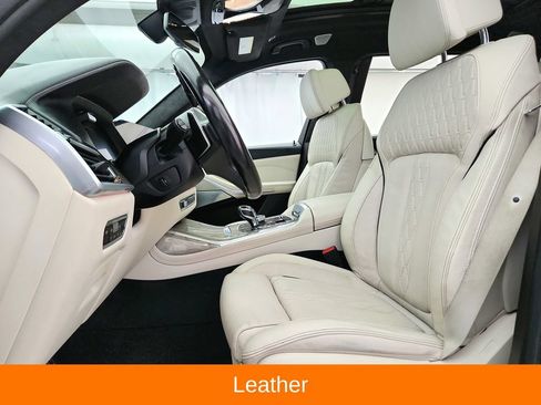 Used 2021 BMW X7 M50i w/ Dynamic Handling Package AWD/4WD image 11