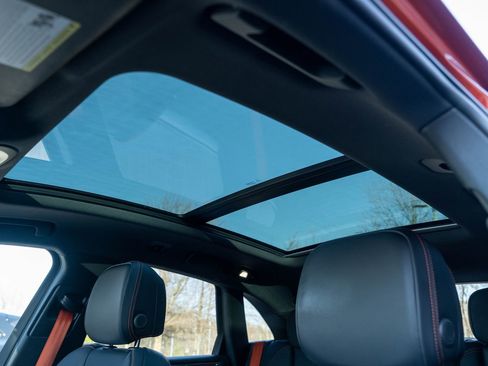 Certified 2022 Porsche Macan image 31