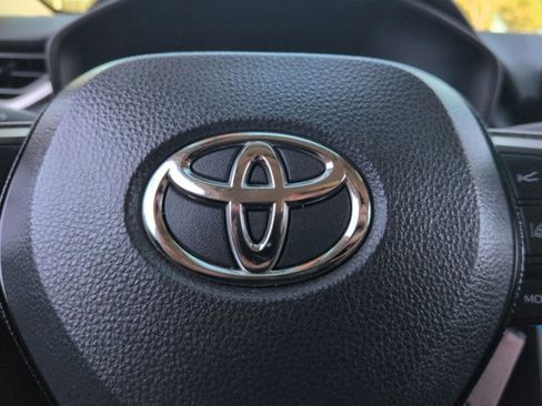 Used 2021 Toyota RAV4 LE w/ Carpet Mat Package (TMS) image 29