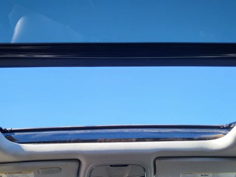 Used 2019 Jeep Cherokee Limited FWD image 41