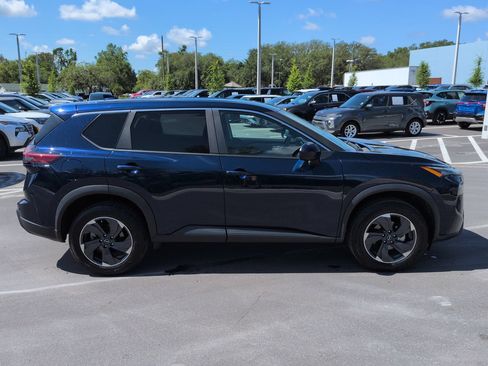 Used 2024 Nissan Rogue SV FWD image 3