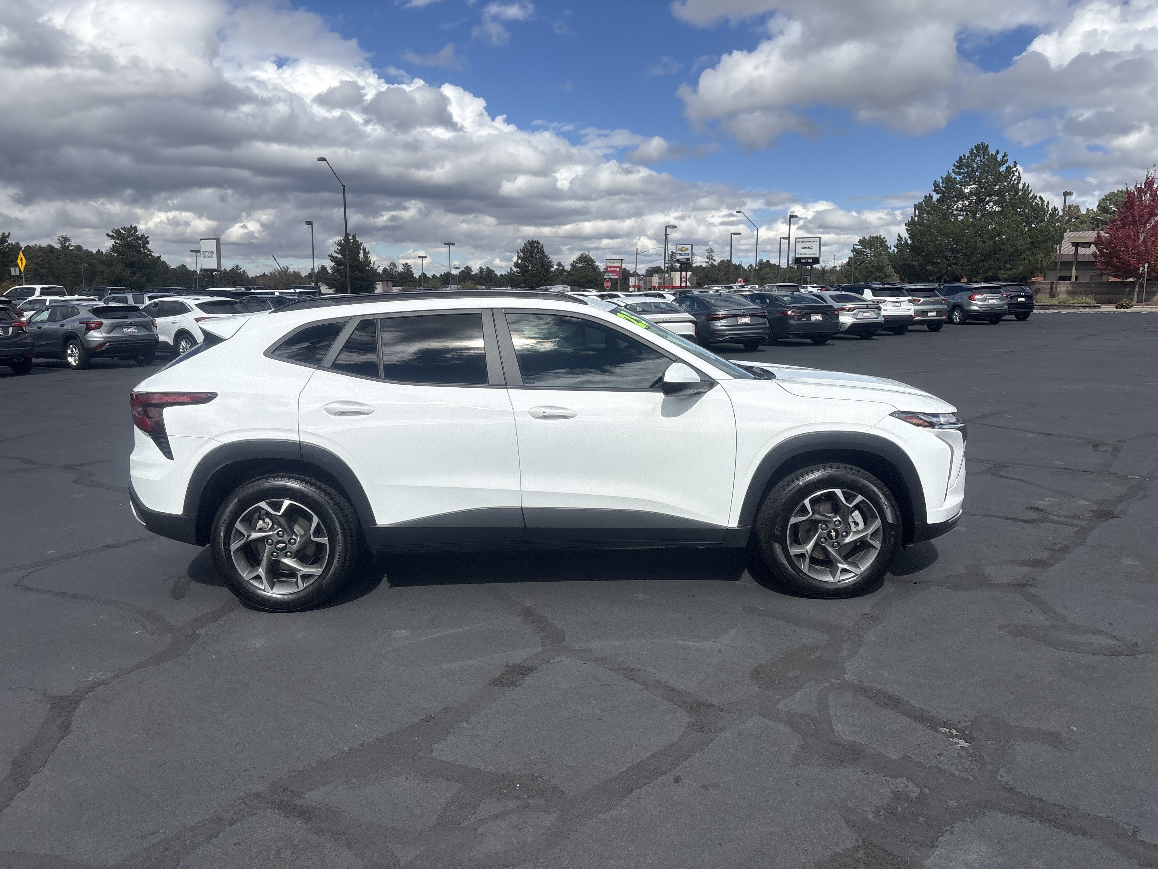 Used 2025 Chevrolet Trax LT w/ Driver Confidence Package FWD image 5