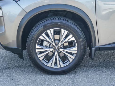Used 2023 Nissan Rogue SV FWD image 9