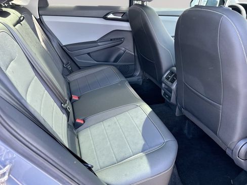 Used 2023 Volkswagen Taos SE w/ Panoramic Sunroof Package AWD/4WD image 29