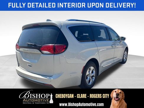 Used 2017 Chrysler Pacifica Touring-L Plus w/ Advanced Safetytec Group FWD image 3