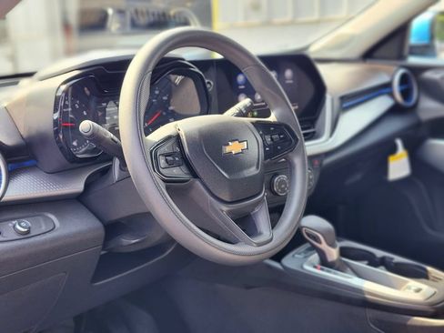 Used 2026 Chevrolet Trax LS w/ LS Convenience Package FWD image 17