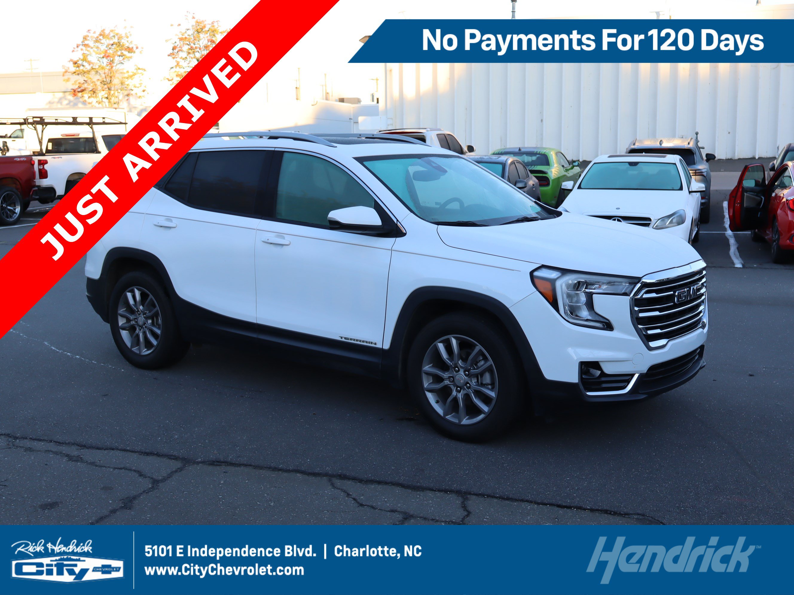 Used 2024 GMC Terrain SLT FWD image 1