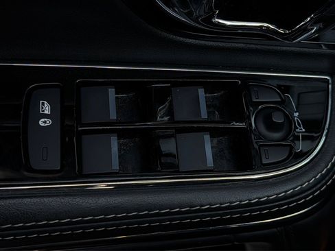 Used 2016 Jaguar XJ L Portfolio RWD image 30