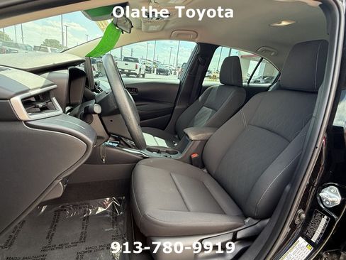 Certified 2025 Toyota Corolla LE FWD image 4