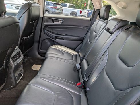 Used 2019 Ford Edge Titanium w/ Cold Weather Package AWD/4WD image 16