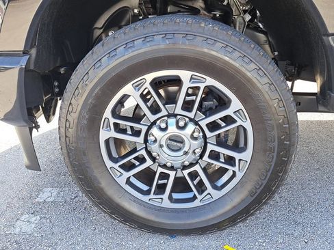 Certified 2024 Ford F250 Limited w/ FX4 Off-Road Package image 4