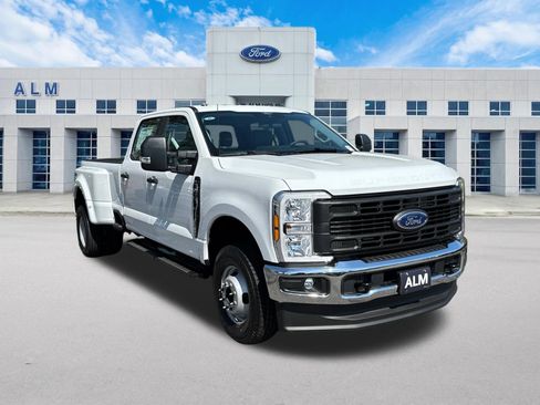 New 2026 Ford F350 XL w/ XL Chrome Package image 4