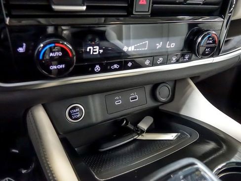 Used 2023 Nissan Rogue SL image 24