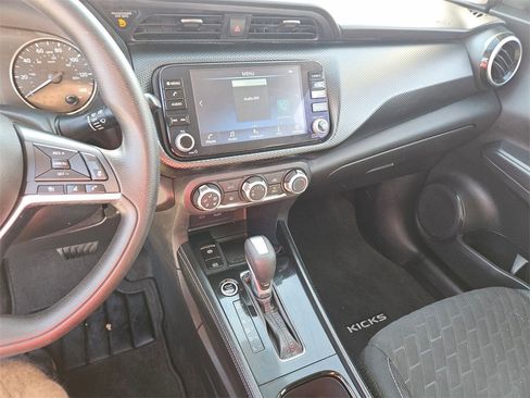 Used 2024 Nissan Kicks SV image 20