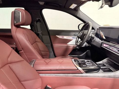 Used 2024 BMW i7 xDrive60 image 44