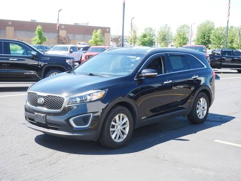 Used 2017 Kia Sorento AWD w/ LX Convenience Package image 4