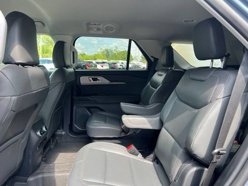Used 2025 Ford Explorer Active w/ Active Comfort Package AWD/4WD image 18