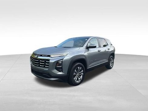 Used 2025 Chevrolet Equinox LT AWD/4WD image 2