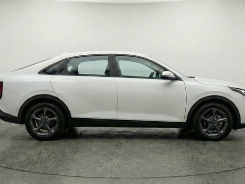 Used 2025 Kia K4 LXS image 11