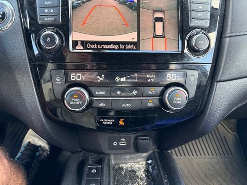 Used 2019 Nissan Rogue SV w/ Premium Package AWD/4WD image 24