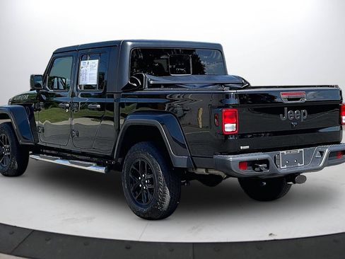 Used 2023 Jeep Gladiator Sport AWD/4WD image 6